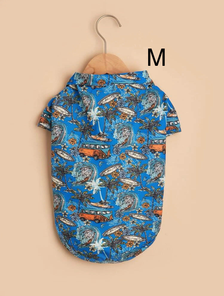 Camisa hawaiana para peluditos con tablas de surfear