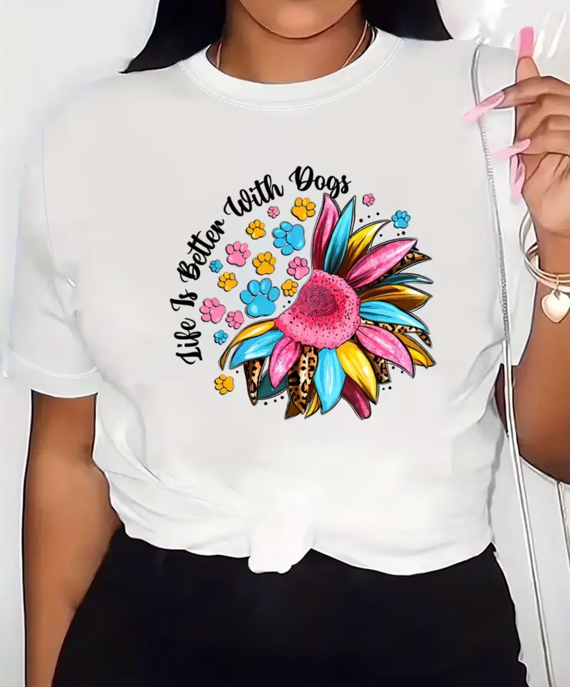 Camiseta de adulto color blanca con diseño de La Vida Es Mejor Con Perros