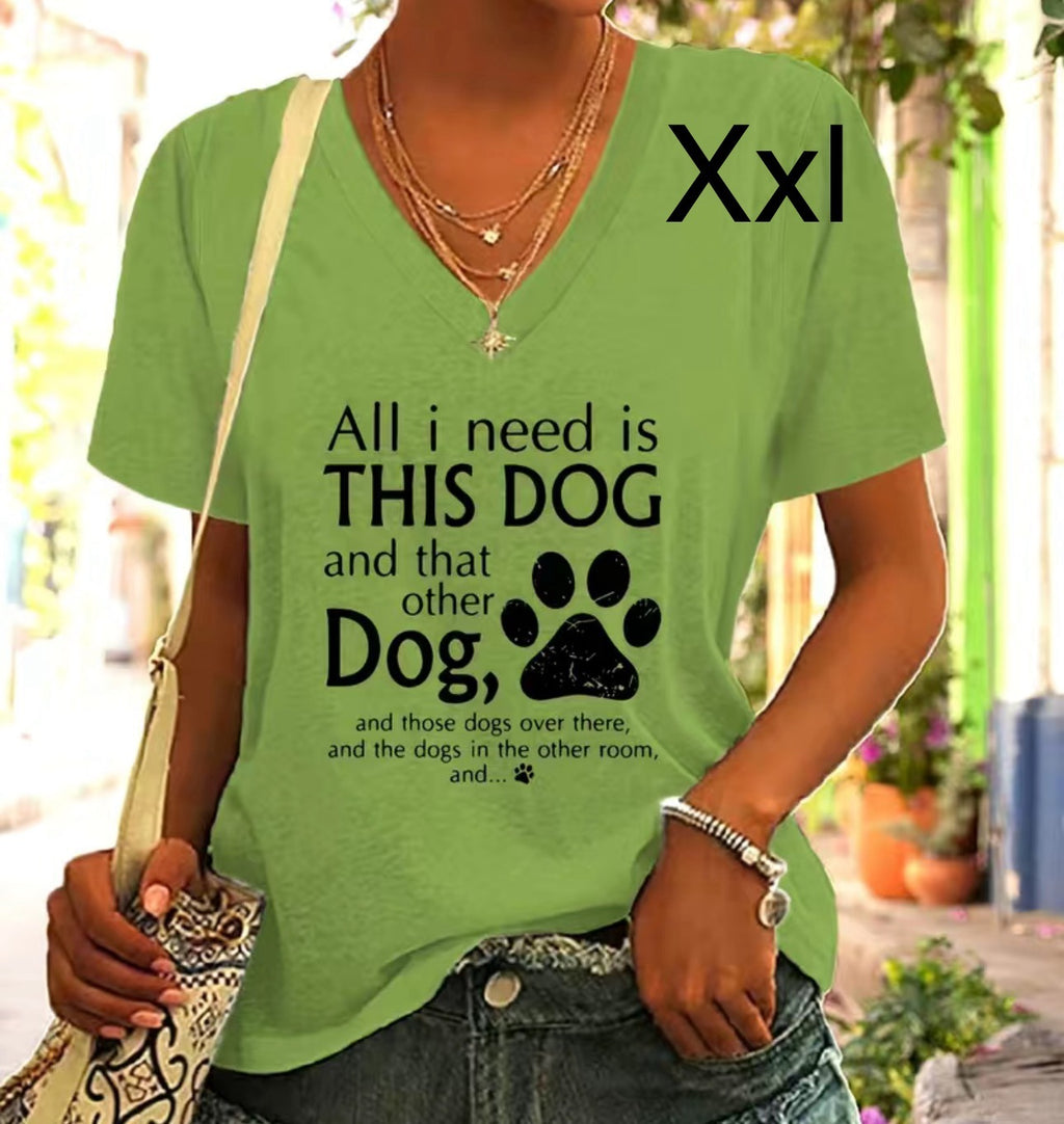 Camiseta de adulto con cuello V y mensaje de Todo lo que necesito es este perro