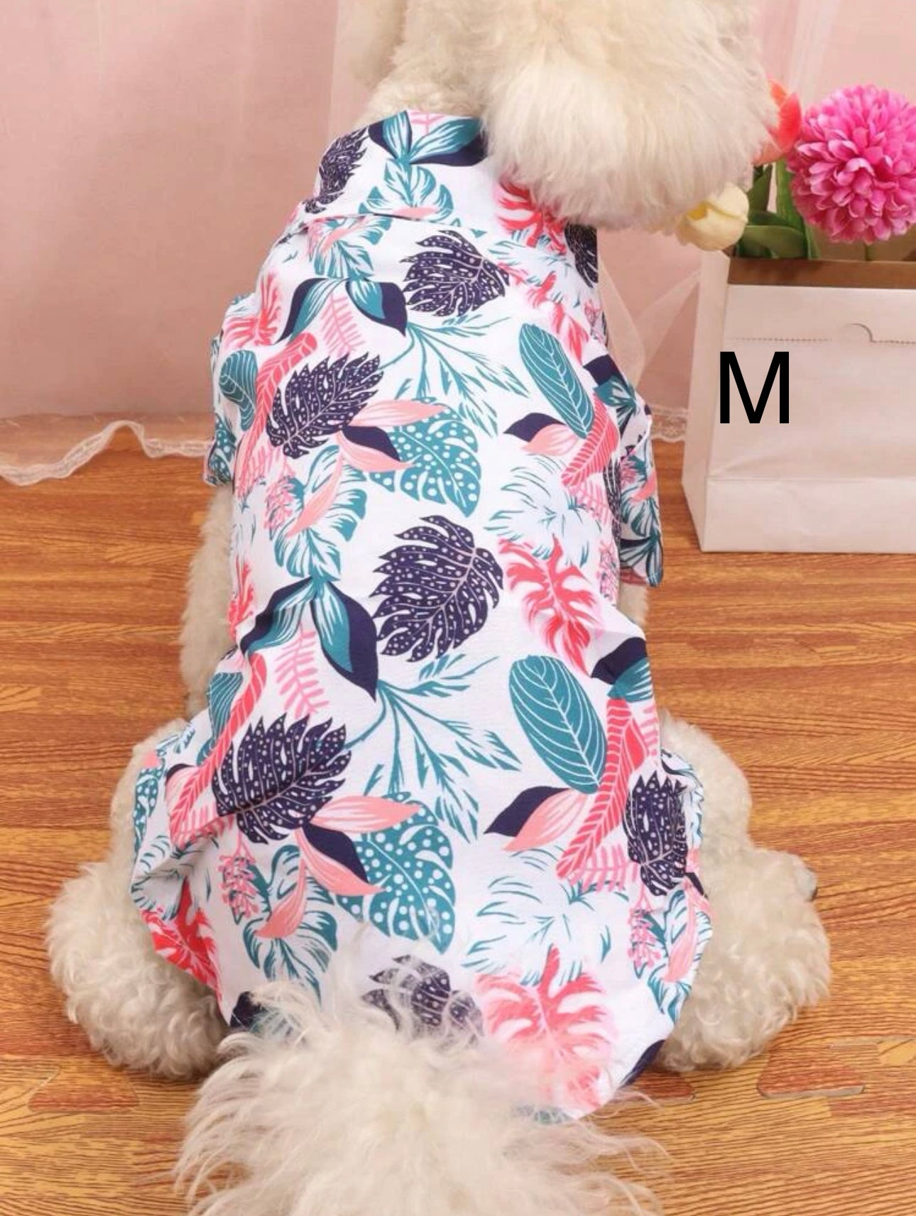 Camisa hawaiana para peluditos con hojas tropicales