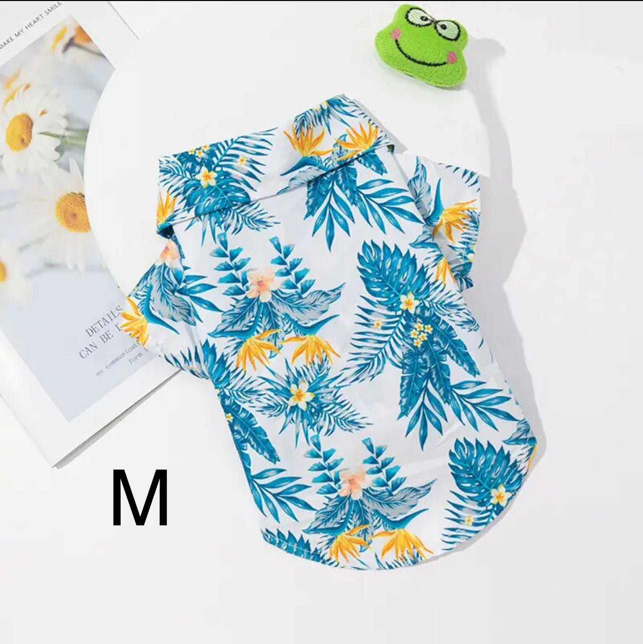 Camisa hawaiana para peluditos con hojas y flores