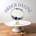 Pulsera dorada en acero inoxidable con dijes azules