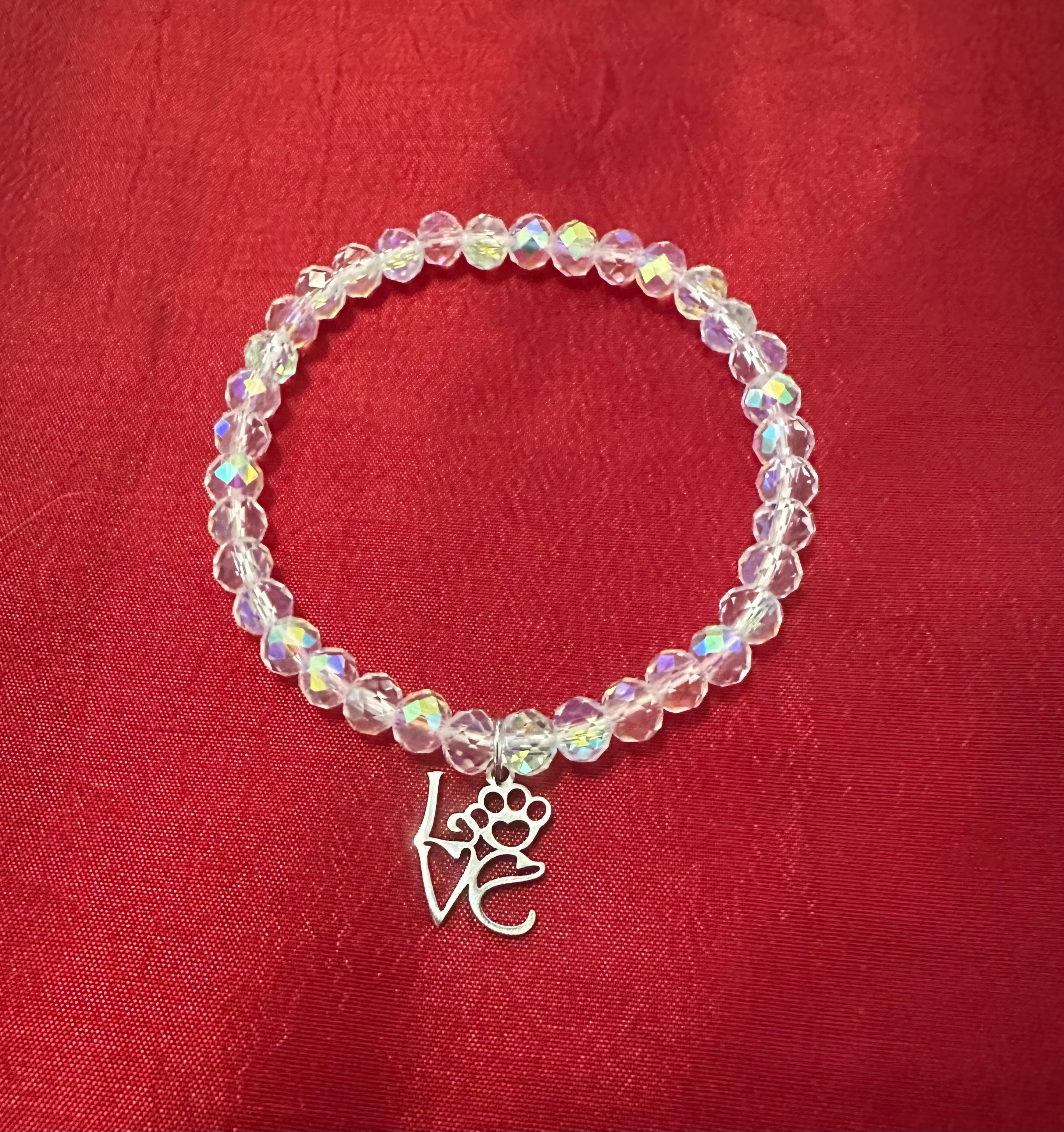 Pulsera elástica para adultos en cristal transparente y dije de amor con huellita