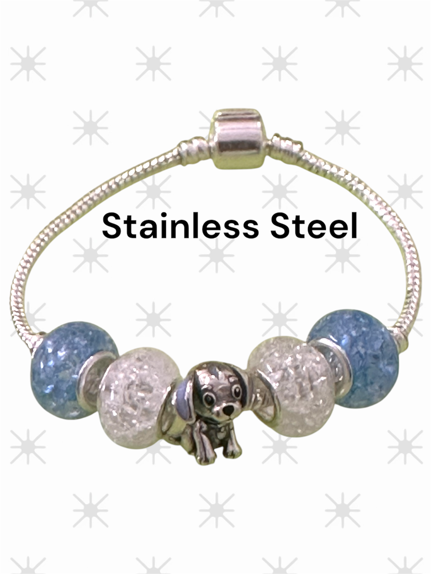 Pulsera plateada en acero inoxidable con dije de perrito hecha a mano
