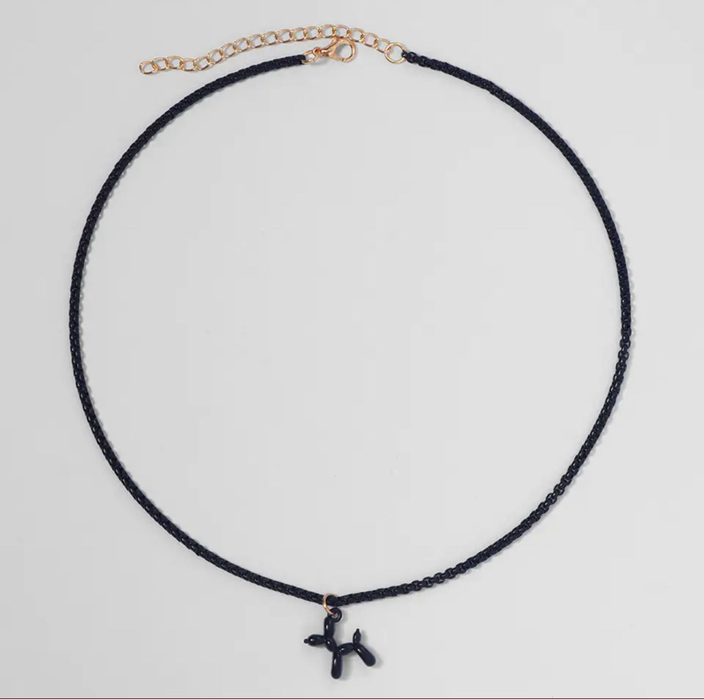 Collar minimalista con dije de perrito de globos