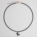 Collar minimalista con dije de perrito de globos